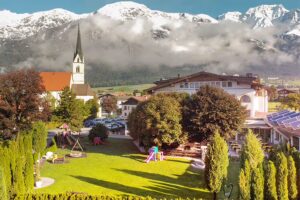 Gartenhotel Maria Theresia Gastgarten Panorama