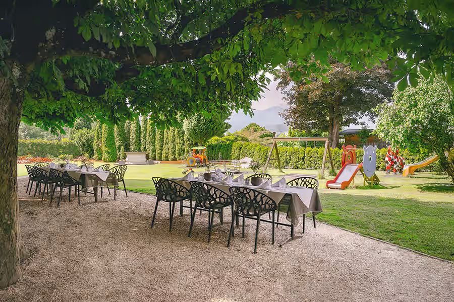 Der Gastgarten im Gartenhotel Maria Theresia